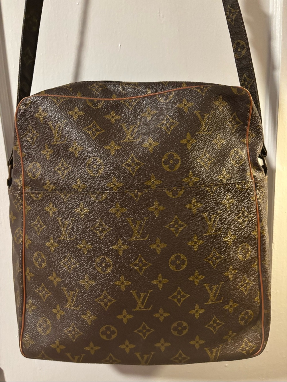 Louis Vuitton Marceau GM
Messenger Bag w/COA